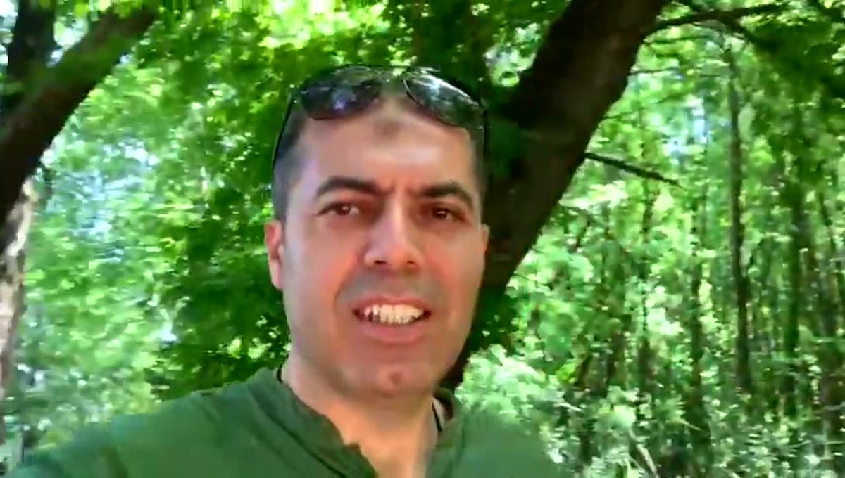Doç. Dr. Abdurrahman Dinç ormanda saha çalışmasında